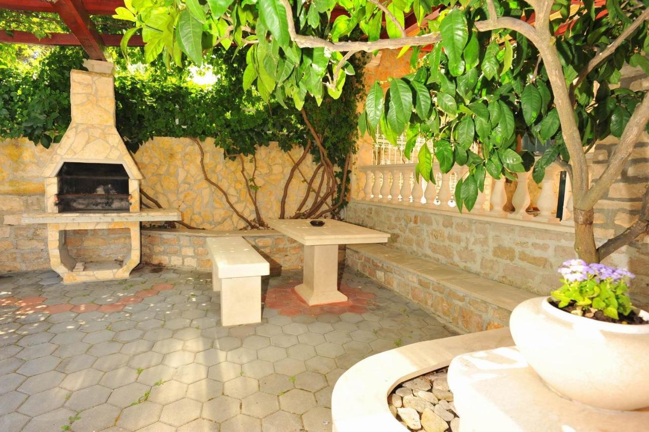 Villa Anni Sutivan ภายนอก รูปภาพ