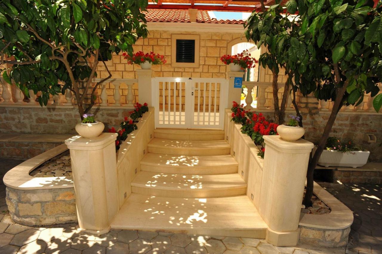 Villa Anni Sutivan ภายนอก รูปภาพ