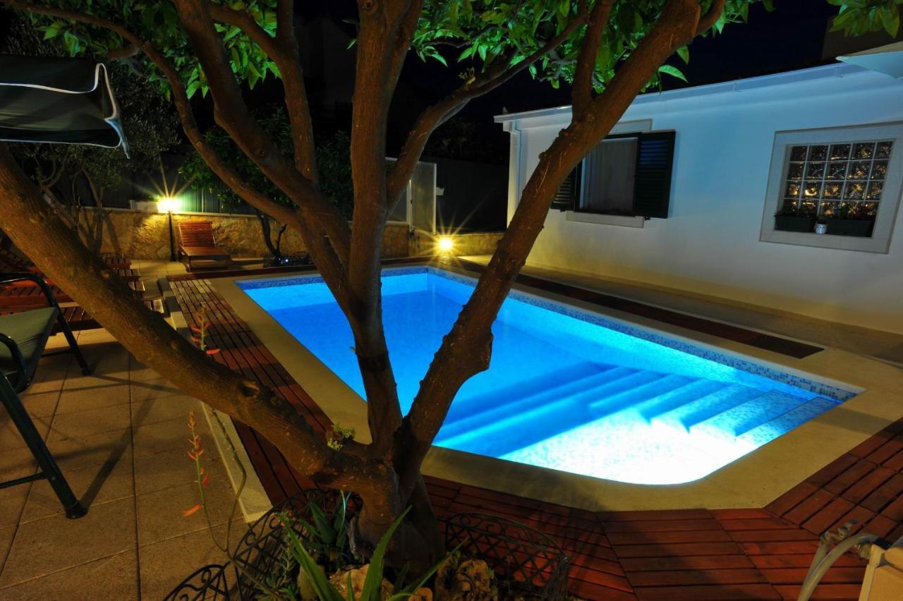Villa Anni Sutivan ภายนอก รูปภาพ