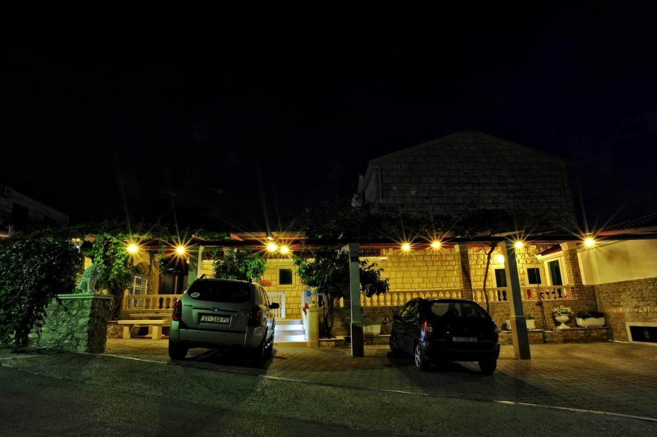 Villa Anni Sutivan ภายนอก รูปภาพ