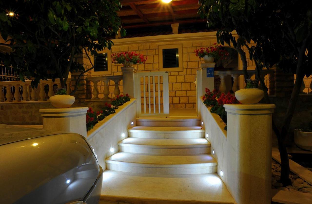 Villa Anni Sutivan ภายนอก รูปภาพ